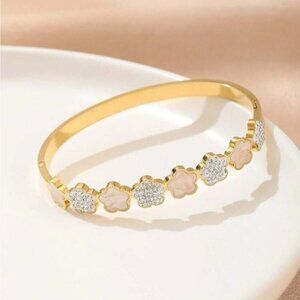 Elegant Gold and White Floral Bracelet Stainless Steel